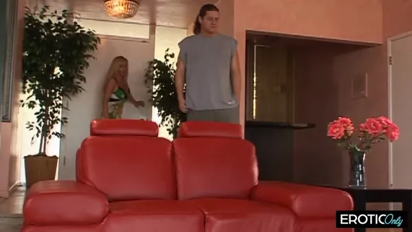 Creampie Ladungen in deutsche blonde rasierte Mösen bei Swinger Orgie