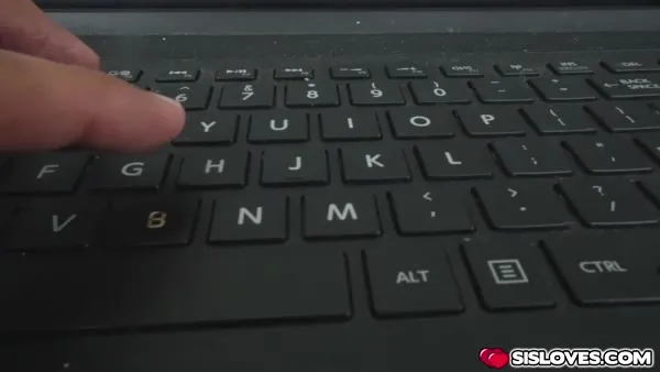 Brünette Milf tief in Fotze und Kehle gefickt