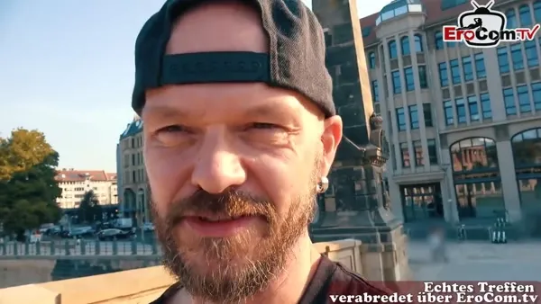 Azubi bringt Sekretärin Ms. White zum Abspritzen