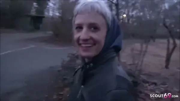 Chef vögelt seine fickgeile Sekretärin