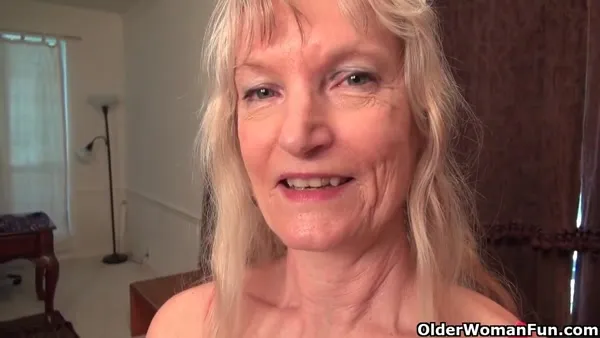 Blondes Teen 18+ bekommt seinen dicken Schwanz in ihre geleckte Möse