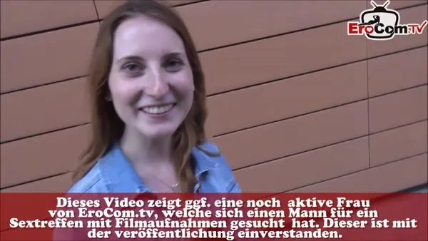 Alter Sack versenkt seinen Schwanz ins Cheerleaderin