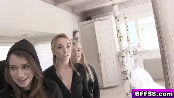 Anal Gaping mit einem straffen Teenarsch