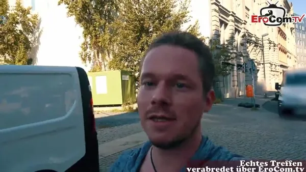 Blondem Luder nach dem Blasen die blanke Möse gestopft