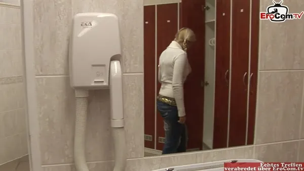 Deepthroat Girl fickt einen BBC