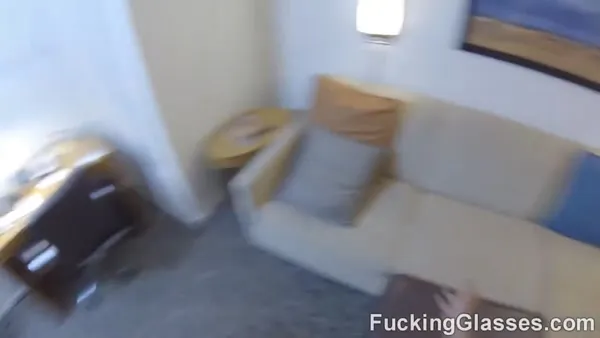 Blonde Slimthick Vic bläst und fickt mit Nathan Bronson