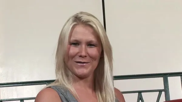 Blondine mit geilen Titten und grossen Arsch will bumsen