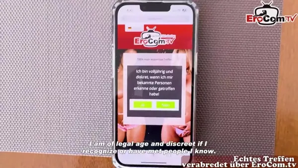 Blonde Teenagerin besorgt es ihre Möse